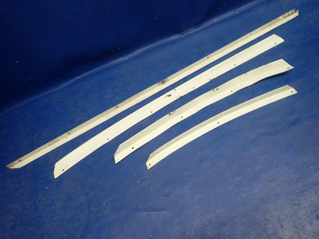 NPN Piper - Retainer Set - Front LH Window